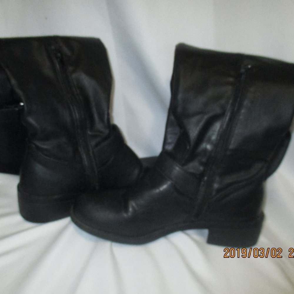 Boots - Picture 4 of 6